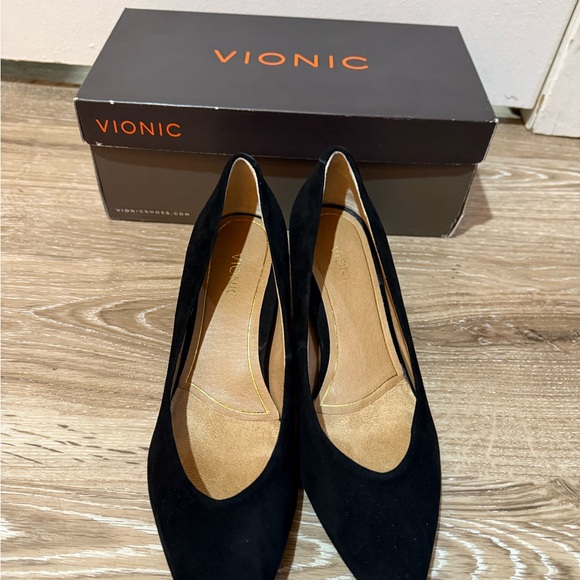Vionic Black Kitten Heel Pumps Sleek Professional Design With Box - Picture 3 of 7